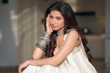 ১৩০০ প্রতিযোগীকে পেছনে ফেলে রণবীর সিংয়ের নায়িকা হন সারা