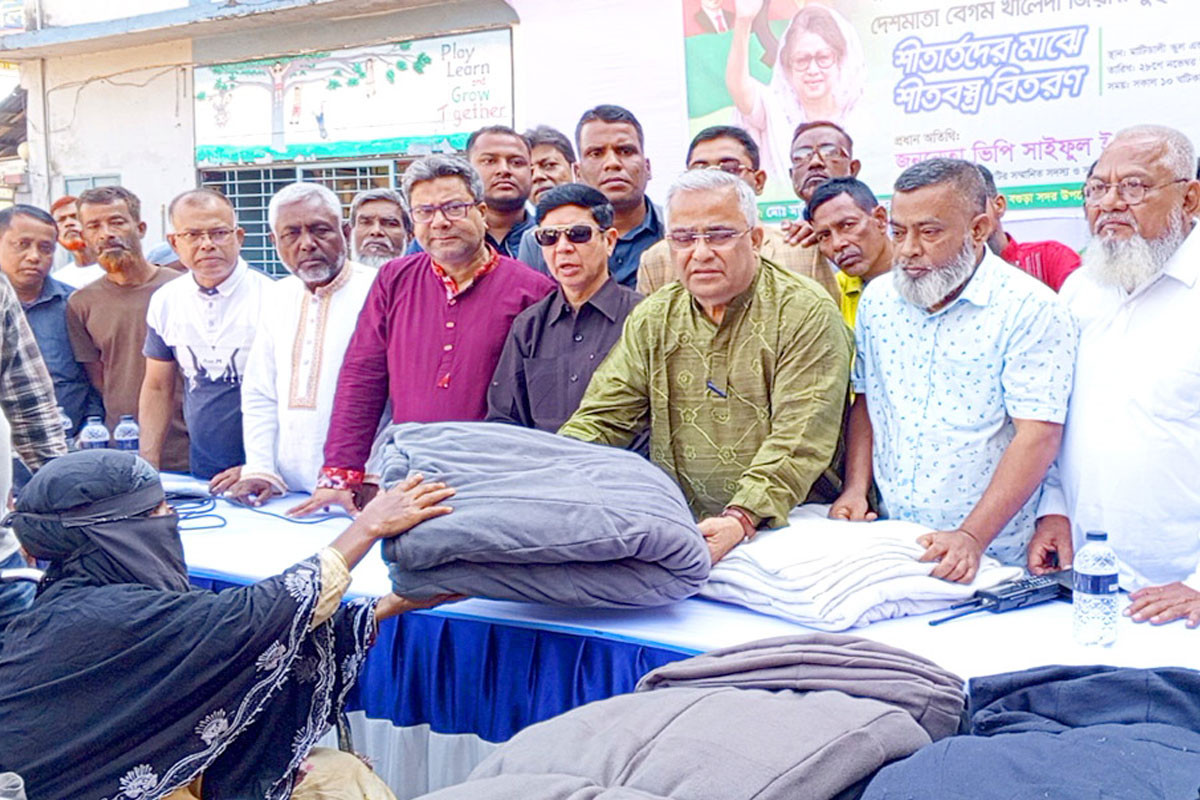 খালেদা জিয়ার সুস্থতা কামনায় বগুড়ায় শীতার্তদের মাঝে শীতবস্ত্র বিতরণ