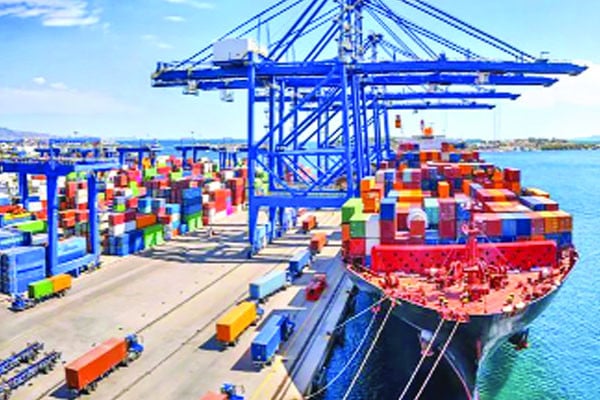 বিশ্ববাণিজ্য হুমকিতে বাংলাদেশ