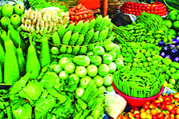 কমেছে কিছু সবজির দাম ডিম-মুরগিতে স্বস্তি