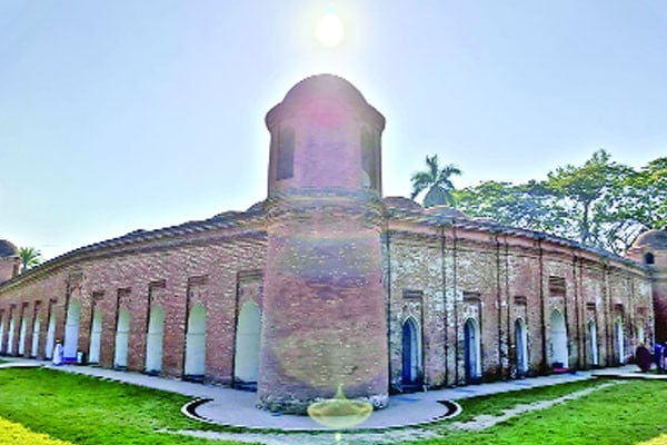 অস্তিত্বসংকটে ষাটগম্বুজ মসজিদ, ক্ষয়ে গেছে ১০ মিহরাব