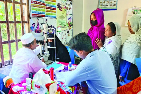 বসুন্ধরা আই হসপিটালের উদ্যোগে বিনামূল্যে চিকিৎসা পেল ৩০০ রোগী