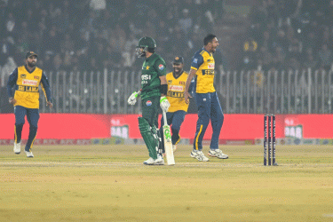 শেষ ওভারের রোমাঞ্চে ফাইনালে শ্রীলঙ্কা