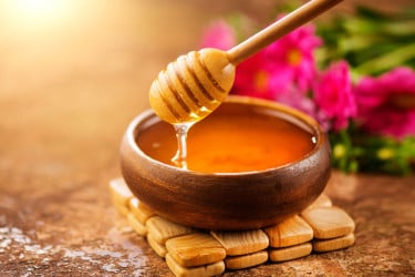 সর্দি-কাশি কমাতে মধুর উপকারিতা