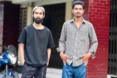 ‘বন্ধুকে’ হত্যার পর রক্তমাখা কুড়াল হাতে থানায় আত্মসমর্পণ