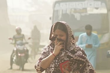 ছুটির দিনেও ঢাকার বাতাস ‘খুবই অস্বাস্থ্যকর’