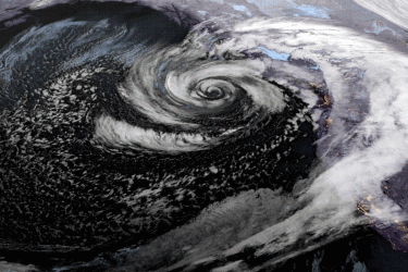 উপকূলের দিকে এগিয়ে আসছে ‘ডিটওয়াহ’, সমুদ্রবন্দরে সতর্কতা জারি