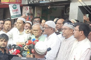 খালেদা জিয়ার জন্য দেশবাসীর কাছে দোয়া চাইলেন মির্জা ফখরুল