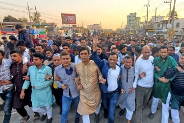 বগুড়ায় তারেক রহমানের পক্ষে যুবদলের গণসংযোগ