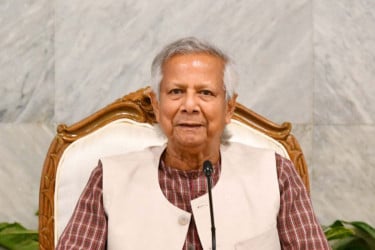 খালেদা জিয়ার জন্য দেশবাসীর কাছে দোয়া চেয়েছেন প্রধান উপদেষ্টা