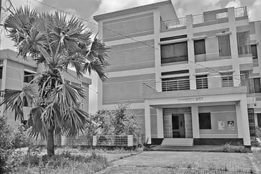 নেই চিকিৎসক মেলে না ওষুধ