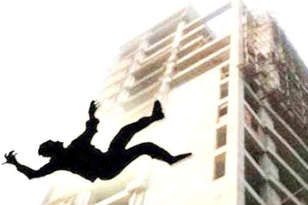 মেহেরপুরে বাড়ির ছাদ থেকে পড়ে মোটরসাইকেল মেকানিকের মৃত্যু