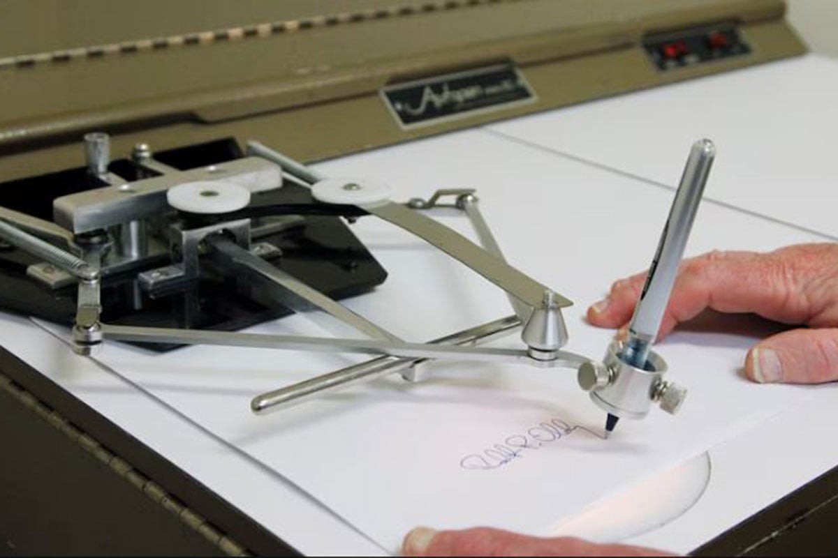 হোয়াইট হাউসের অটোপেন আসলে কী?