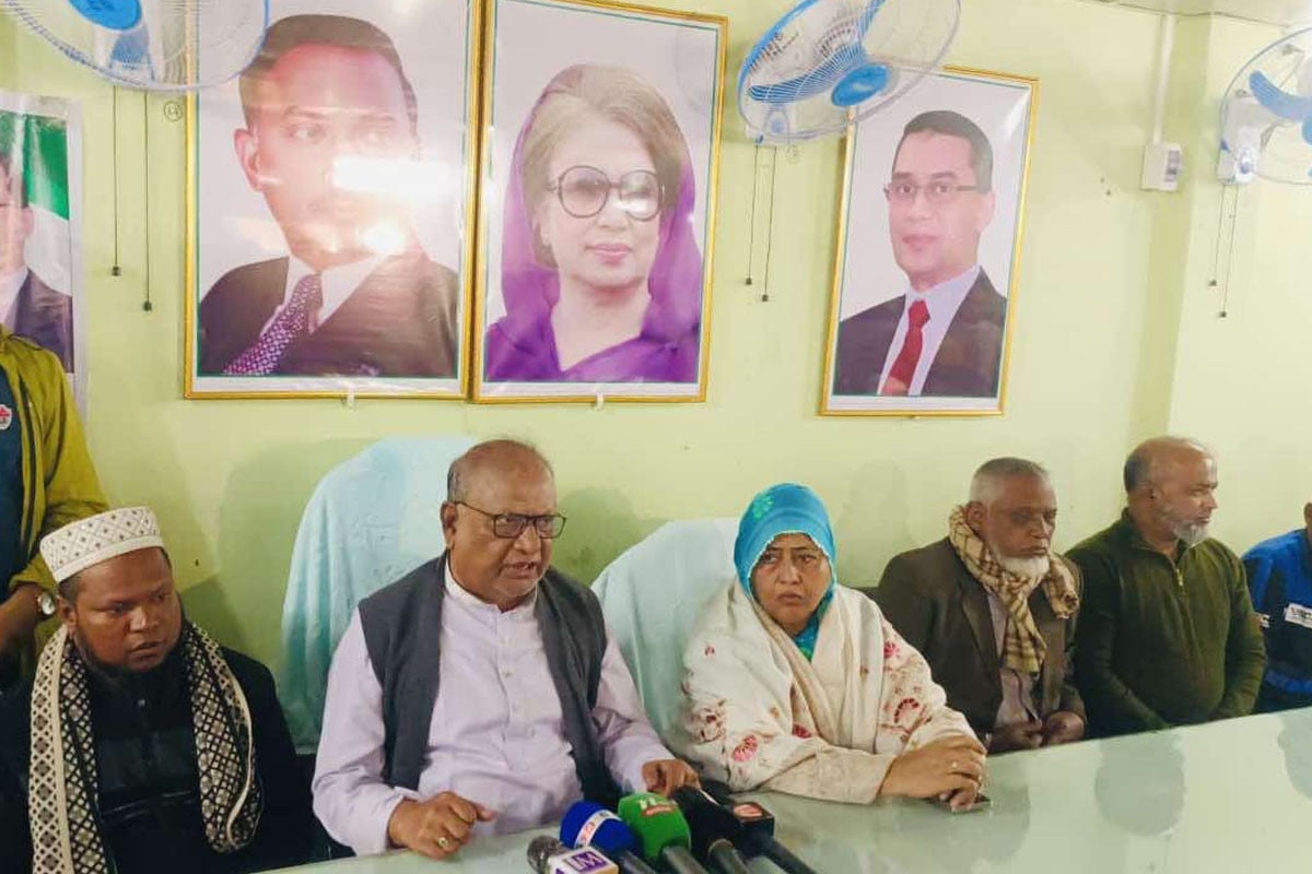 খালেদা জিয়ার সুস্থতা কামনায় নওগাঁয় দোয়া মাহফিল