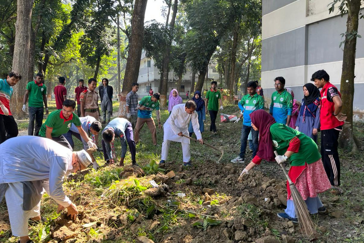 পরিবেশ সুরক্ষায় বসুন্ধরা শুভসংঘের উদ্যোগে পরিচ্ছন্নতা ও বৃক্ষরোপণ অভিযান