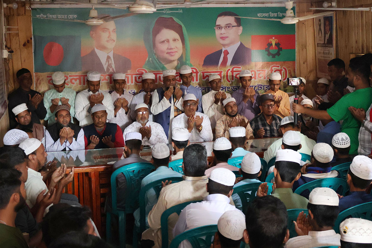 সিংড়ায় খালেদা জিয়ার সুস্থতা কামনায় দোয়া
