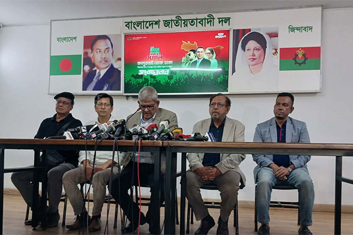 খালেদা জিয়ার শারীরিক অবস্থা সঙ্কটাপন্ন, বিদেশ নেয়ার মতো অবস্থা নেই : মির্জা ফখরুল