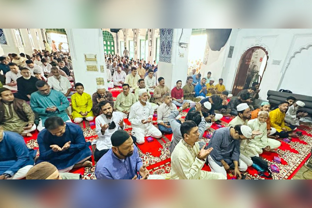 হোসাইনী দালানে খালেদা জিয়ার সুস্থতা কামনায় দোয়া