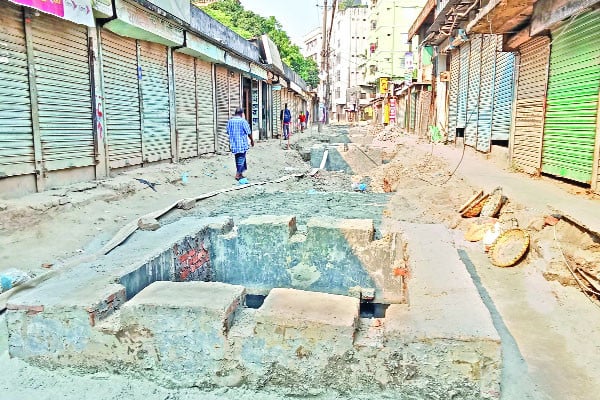 ড্রেন নির্মাণ কাজের ধীরগতি