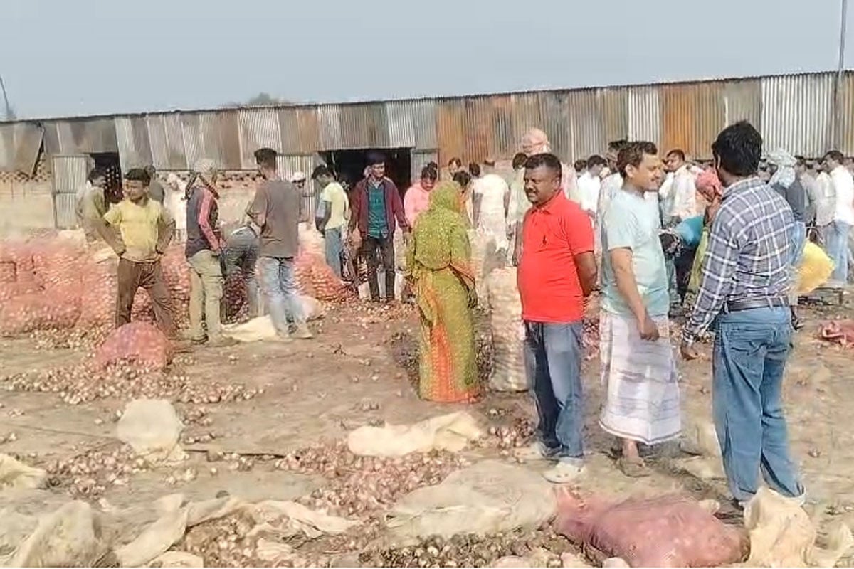 পিয়াজ আমদানিতে বাংলাদেশের নিষেধাজ্ঞা, বিপাকে ভারতের ব্যবসায়ীরা