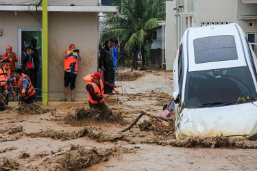 শ্রীলঙ্কায় দুর্যোগ : বাংলাদেশিদের নিরাপদ আশ্রয়ে থাকার আহ্বান