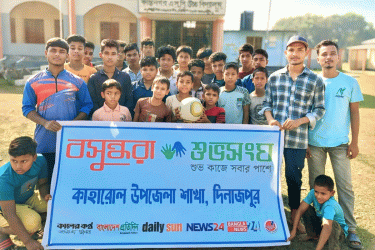 ডিভাইস আসক্তি কমাতে বসুন্ধরা শুভসংঘের উদ্যোগে কাহারোলে প্রীতি ফুটবল ম্যাচ