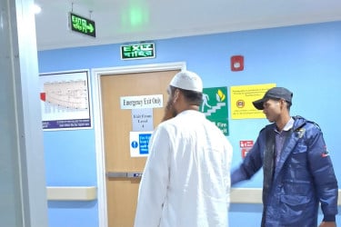 হাসপাতালে গিয়ে খালেদা জিয়ার স্বাস্থ্যের খোঁজ নিলেন মামুনুল হক