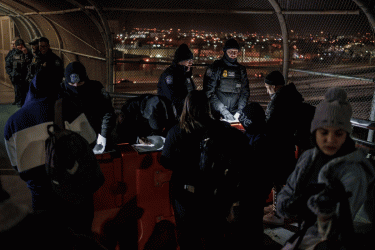 আফগানিস্তানের পাসপোর্টধারীদের ভিসা ইস্যু স্থগিত করলো যুক্তরাষ্ট্র