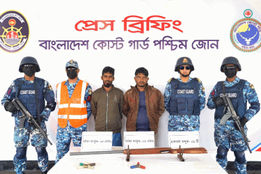 সুন্দরবনের দুর্ধর্ষ ডাকাত বাহিনীর দুই সহযোগী আটক, অস্ত্র-গুলি উদ্ধার