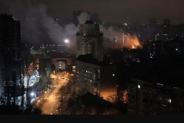 ইউক্রেনে রাতভর ব্যাপক হামলা, হতাহত ৩৩