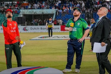 টসে হেরে ফিল্ডিংয়ে বাংলাদেশ