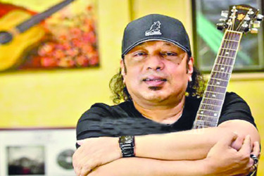 একমঞ্চে ১২ ব্যান্ড