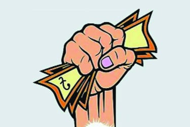 রাজনীতিতে বন্ধ হয়নি দুর্নীতি