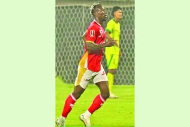 শীর্ষে উঠল কিংস নিচে নামল মোহামেডান