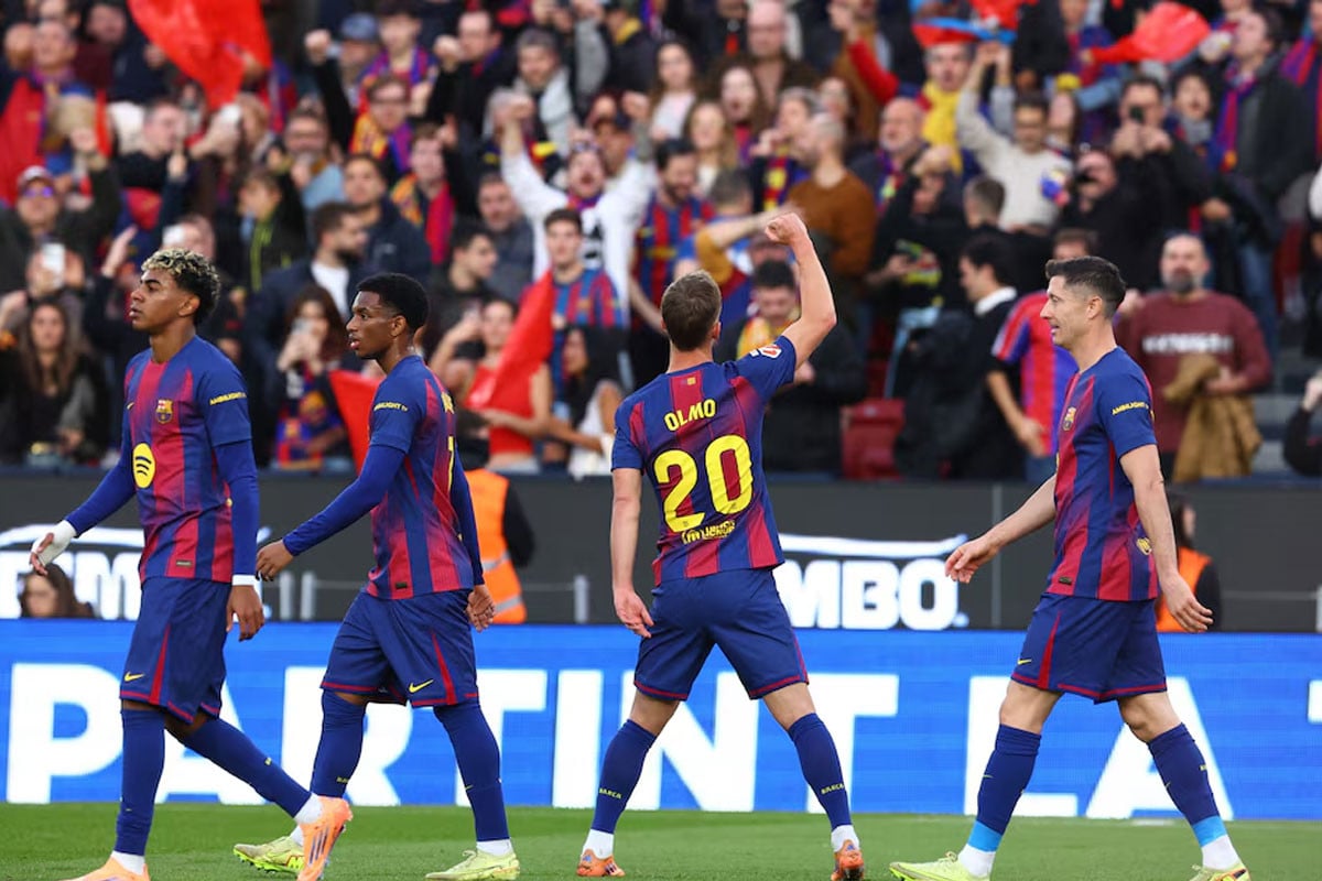 লা লিগায় দারুণ জয়ে শীর্ষে ফিরল বার্সেলোনা