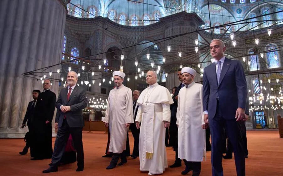 ইস্তাম্বুলের ‘নীল মসজিদ’ পরিদর্শন করলেন পোপ লিও