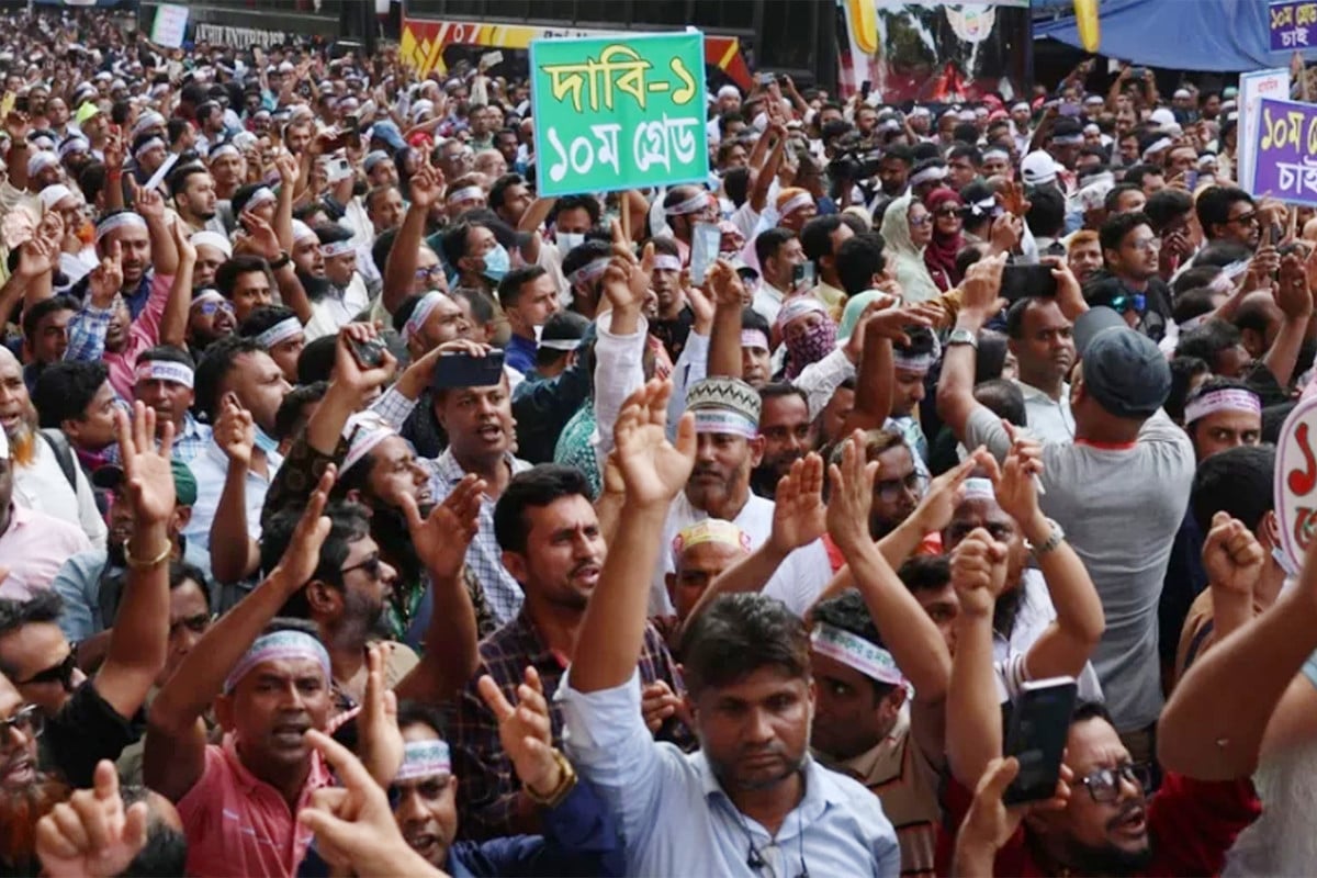 প্রাথমিক বিদ্যালয়ের শিক্ষকদের টানা কর্মবিরতি চলছে