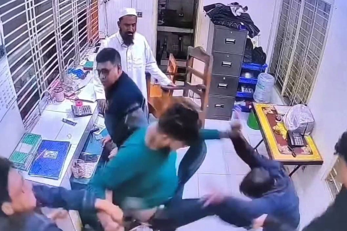 মাদারীপুরে চীন মৈত্রী সেতুর টোল অফিসে হামলা, আহত ৩