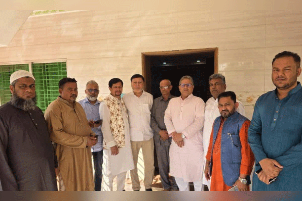 বিএনপি প্রার্থীর সঙ্গে ভাঙ্গার ৮ ইউপি চেয়ারম্যানের মতবিনিময়