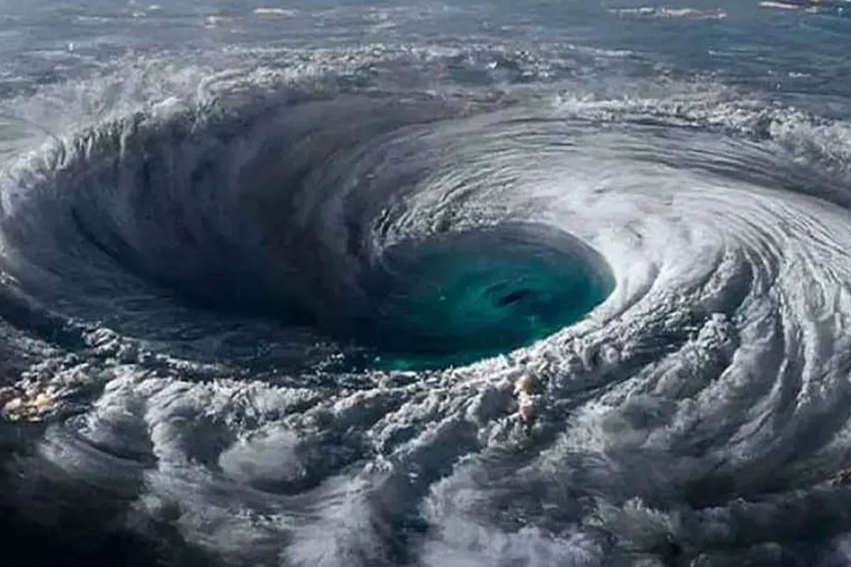 আরও উত্তর দিকে অগ্রসর হতে পারে ঘূর্ণিঝড় ‘ডিটওয়াহ’