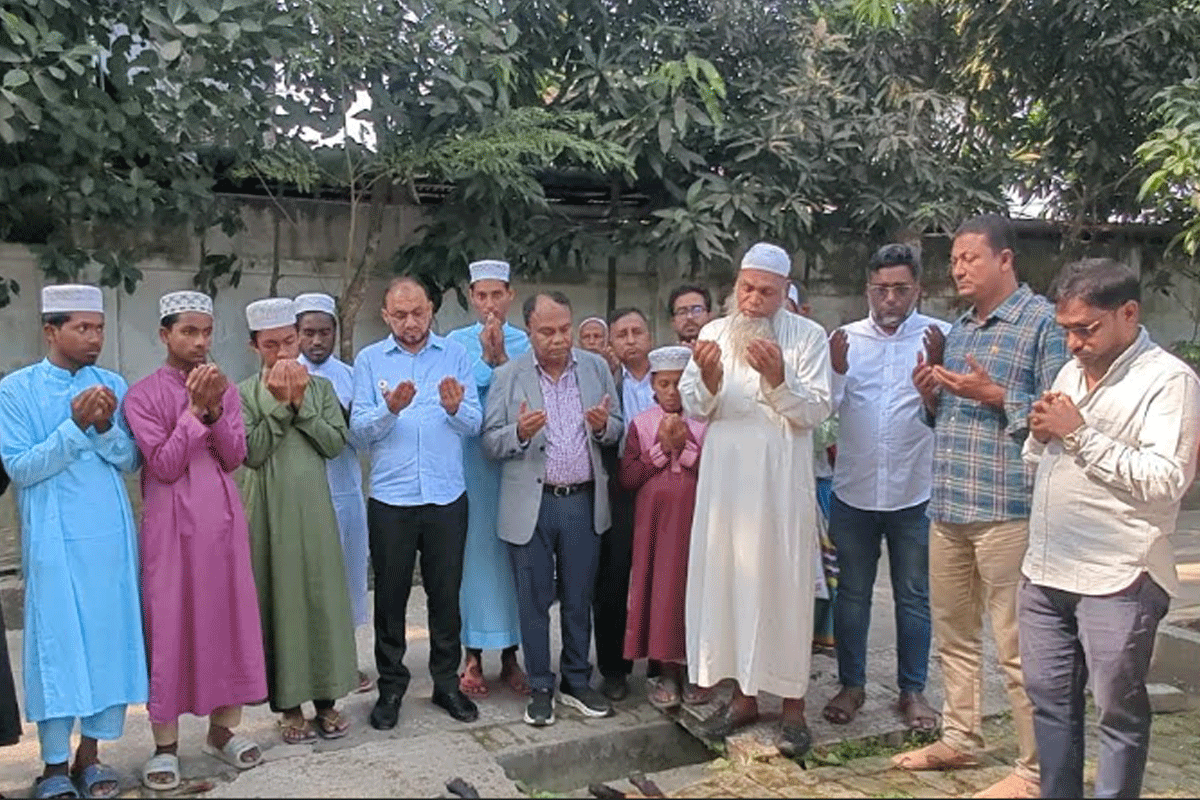 খালেদা জিয়ার রোগমুক্তিতে মোংলায় পশু সদকা ও দোয়া