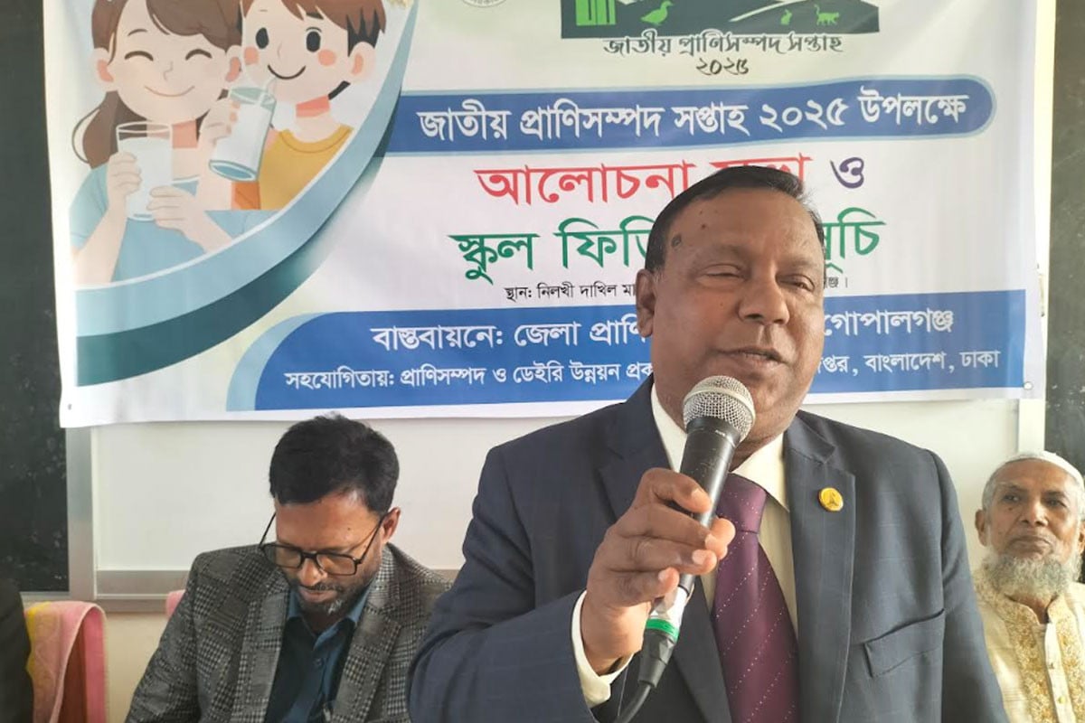 প্রাণিসম্পদ সপ্তাহ উপলক্ষে শিক্ষার্থীদের মিল্ক ফিডিং কর্মসূচি