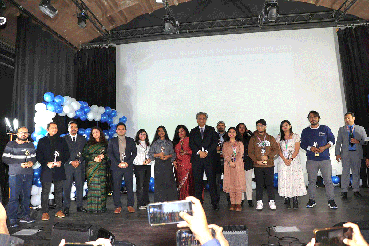 প্যারিসে কৃতি শিক্ষার্থীদের সংবর্ধনা দিল বিসিএফ