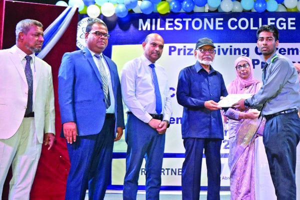 মাইলস্টোন কলেজে বিজ্ঞান মেলা