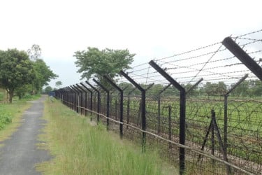 মহেশপুর সীমান্তে বিএসএফের গুলিতে বাংলাদেশি যুবক নিহত