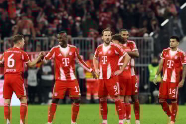 যোগ করা সময়ের দুই গোলে বায়ার্নের নাটকীয় জয়