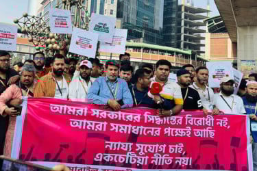 “২০ লাখ পরিবার ঝুঁকিতে”: এনইআইআর বাস্তবায়নের প্রতিবাদে মোবাইল ব্যবসায়ীরা