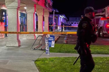 যুক্তরাষ্ট্রের স্টকটনে ব্যাঙ্কোয়েট হলে গুলিবর্ষণ