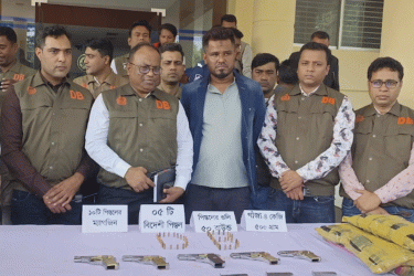 যশোরে পাঁচটি বিদেশি পিস্তলসহ একজন আটক