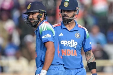 শহিদ আফ্রিদিকে পেছনে ফেলে ছক্কার বিশ্ব রেকর্ড এখন রোহিতের